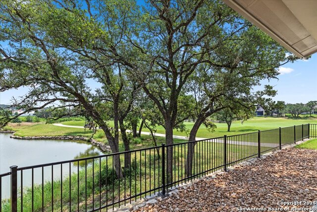 Listing photo id 19 for 344 Dancing Oak 101