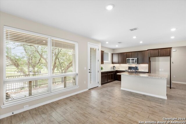 Listing photo id 22 for 344 Dancing Oak 101