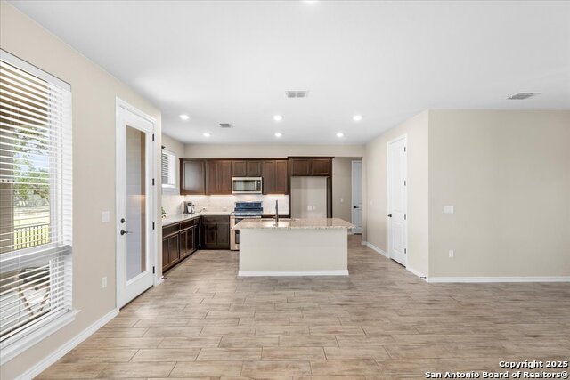 Listing photo id 23 for 344 Dancing Oak 101