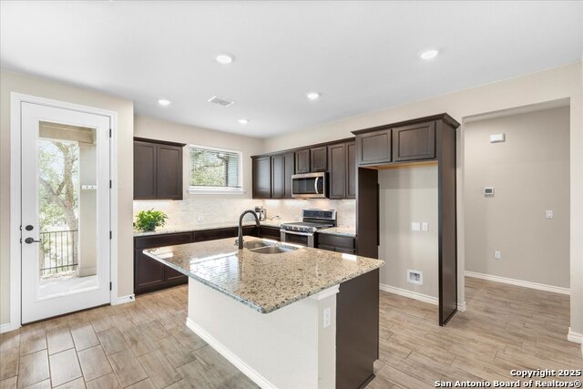 Listing photo id 26 for 344 Dancing Oak 101