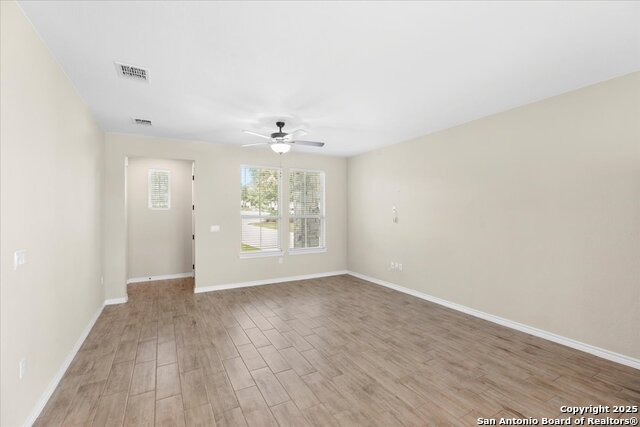 Listing photo id 28 for 344 Dancing Oak 101