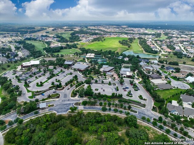 Listing photo id 3 for 344 Dancing Oak 101