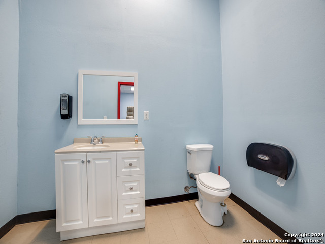 Listing photo id 12 for 10835 Gulfdale St