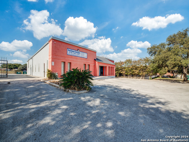 Listing photo id 0 for 10835 Gulfdale St