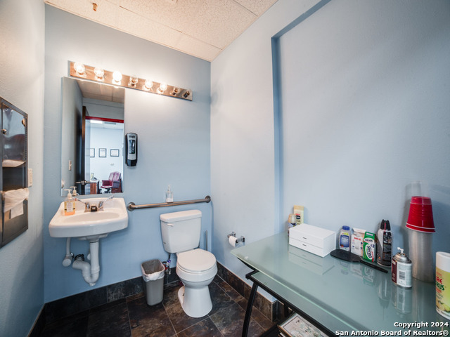 Listing photo id 24 for 10835 Gulfdale St