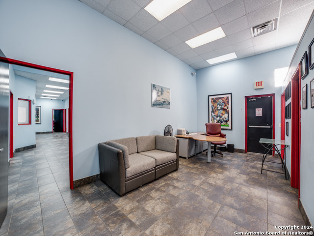 Listing photo id 28 for 10835 Gulfdale St