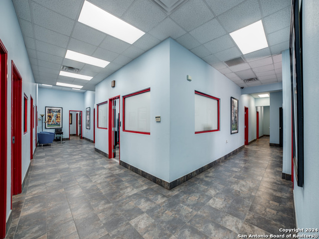 Listing photo id 3 for 10835 Gulfdale St