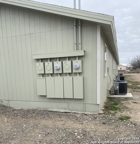 Details for 242 Benson E, La Pryor, TX 78872