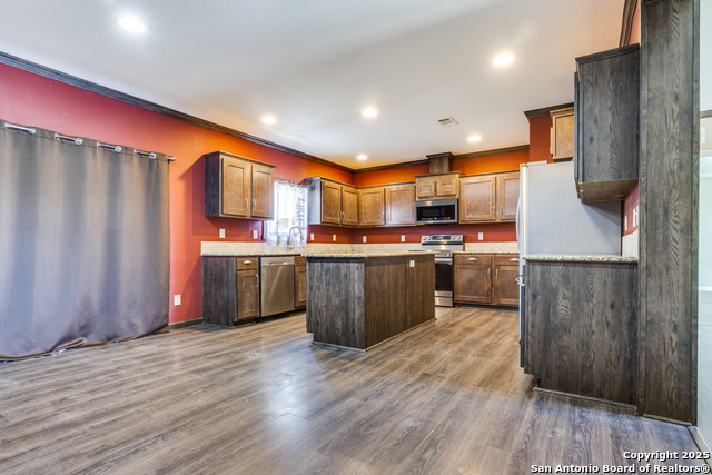 Listing photo id 9 for 175 Whisper Valley Ln S