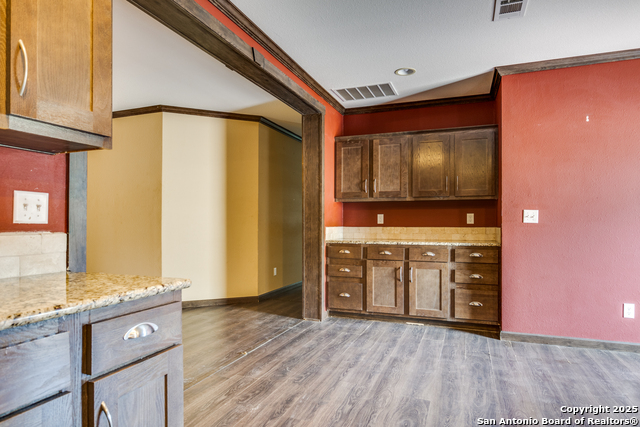 Listing photo id 10 for 175 Whisper Valley Ln S