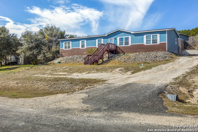 Listing photo id 0 for 175 Whisper Valley Ln S