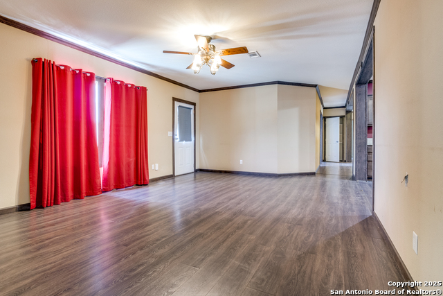 Listing photo id 3 for 175 Whisper Valley Ln S