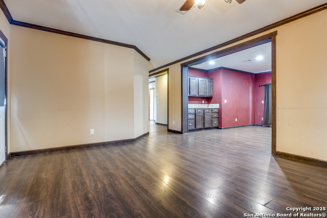 Listing photo id 5 for 175 Whisper Valley Ln S