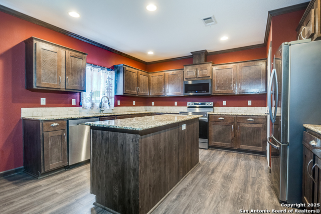 Listing photo id 7 for 175 Whisper Valley Ln S