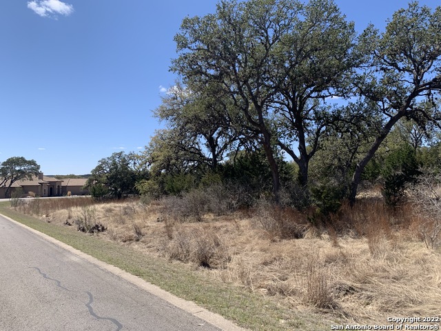 Listing photo id 5 for 443 Arthur Ct