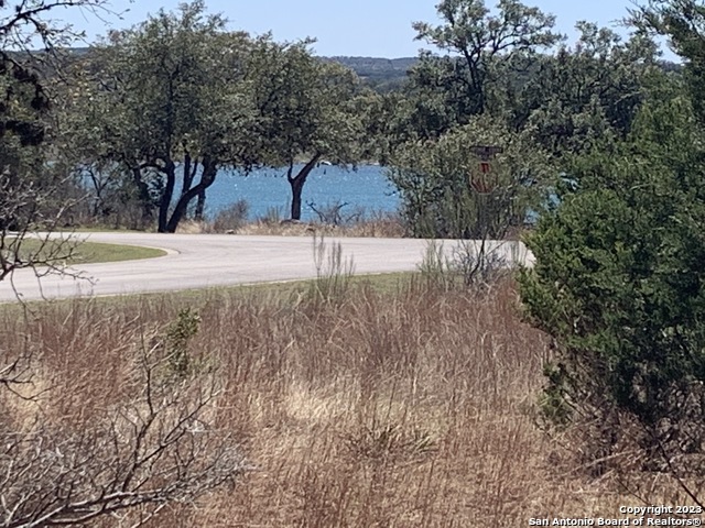 Listing photo id 6 for 443 Arthur Ct