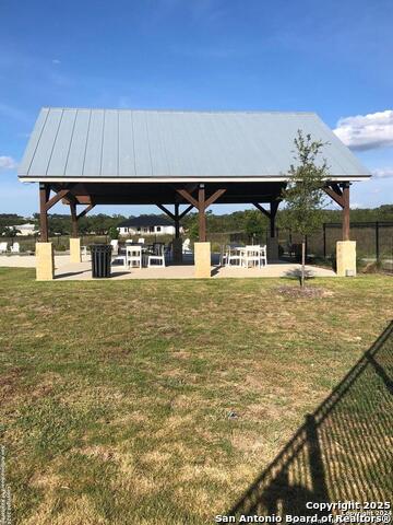 Listing photo id 2 for 732 Sharp Springs