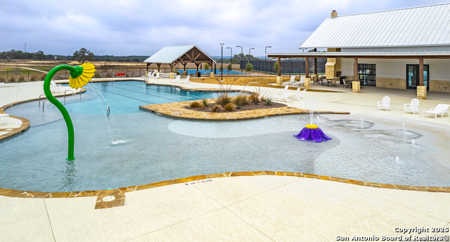 Listing photo id 5 for 732 Sharp Springs