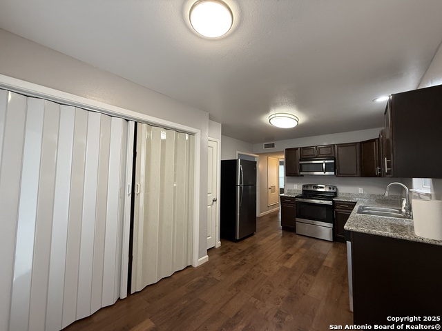 Image 5 of 12 For 516 Westwood