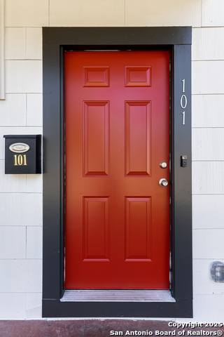 Image 4 of 15 For 216 Eleanor Ave  101