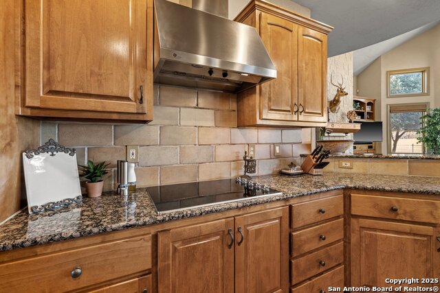 Listing photo id 10 for 3404 Comanche Trace Dr E
