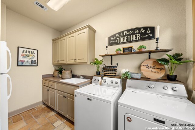 Listing photo id 11 for 3404 Comanche Trace Dr E