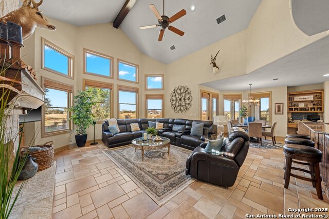 Listing photo id 13 for 3404 Comanche Trace Dr E