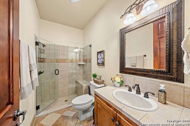 Listing photo id 15 for 3404 Comanche Trace Dr E