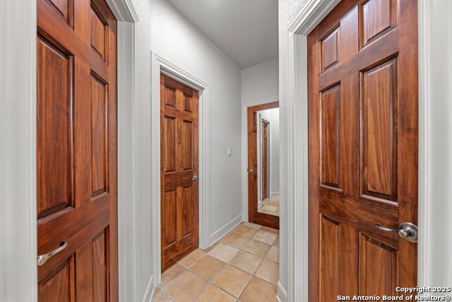 Listing photo id 20 for 3404 Comanche Trace Dr E