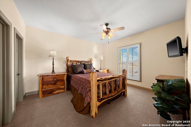 Listing photo id 24 for 3404 Comanche Trace Dr E