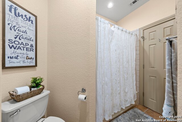 Listing photo id 26 for 3404 Comanche Trace Dr E