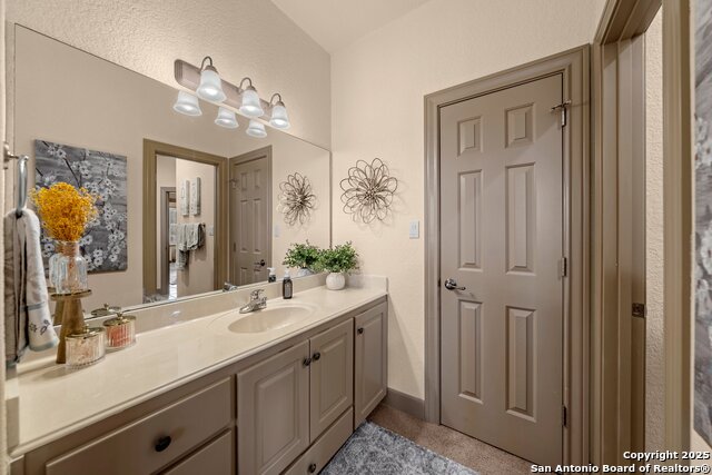 Listing photo id 28 for 3404 Comanche Trace Dr E