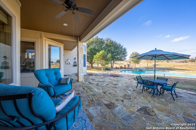Listing photo id 29 for 3404 Comanche Trace Dr E