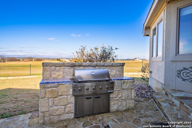 Listing photo id 30 for 3404 Comanche Trace Dr E