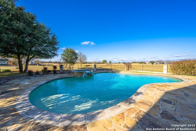 Listing photo id 31 for 3404 Comanche Trace Dr E
