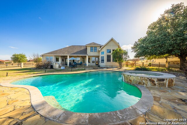 Listing photo id 32 for 3404 Comanche Trace Dr E