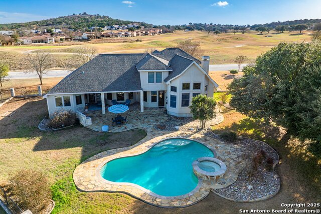 Listing photo id 34 for 3404 Comanche Trace Dr E