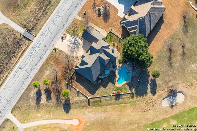 Listing photo id 36 for 3404 Comanche Trace Dr E