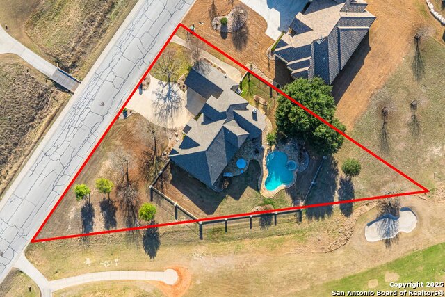 Listing photo id 37 for 3404 Comanche Trace Dr E