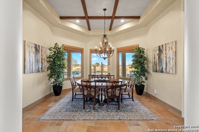 Listing photo id 4 for 3404 Comanche Trace Dr E