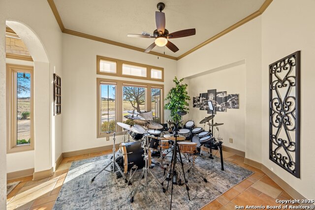 Listing photo id 5 for 3404 Comanche Trace Dr E