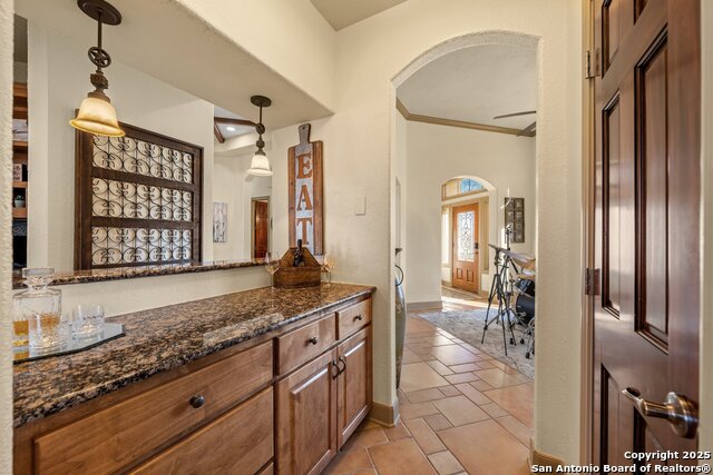 Listing photo id 6 for 3404 Comanche Trace Dr E
