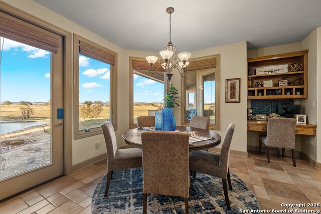 Listing photo id 7 for 3404 Comanche Trace Dr E