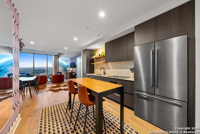 Listing photo id 8 for 48 East Ave 2610