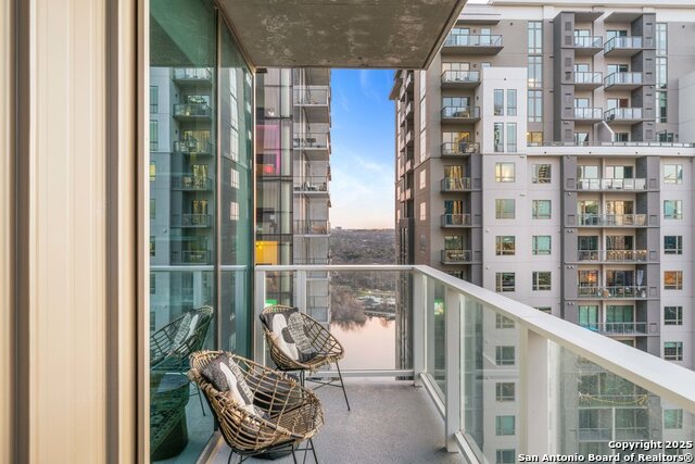 Listing photo id 11 for 48 East Ave 2610