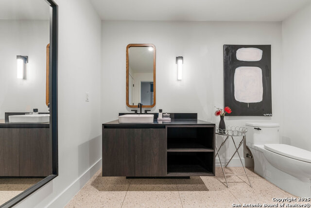 Listing photo id 15 for 48 East Ave 2610