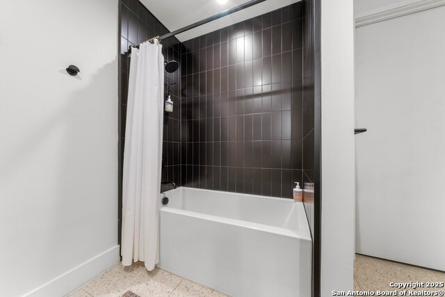 Listing photo id 16 for 48 East Ave 2610