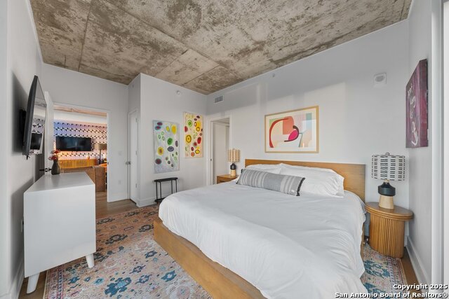 Listing photo id 20 for 48 East Ave 2610