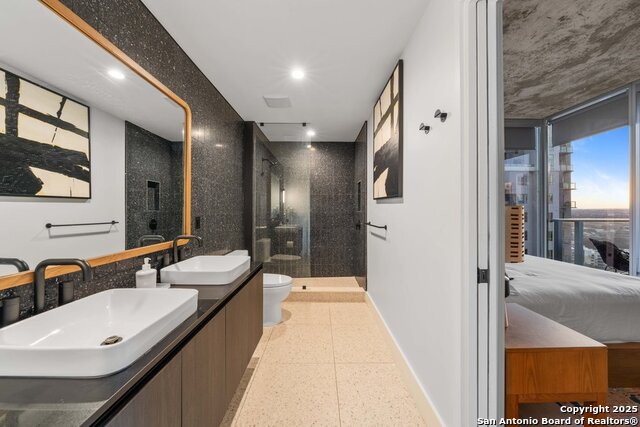 Listing photo id 21 for 48 East Ave 2610