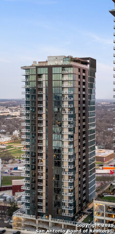 Listing photo id 23 for 48 East Ave 2610
